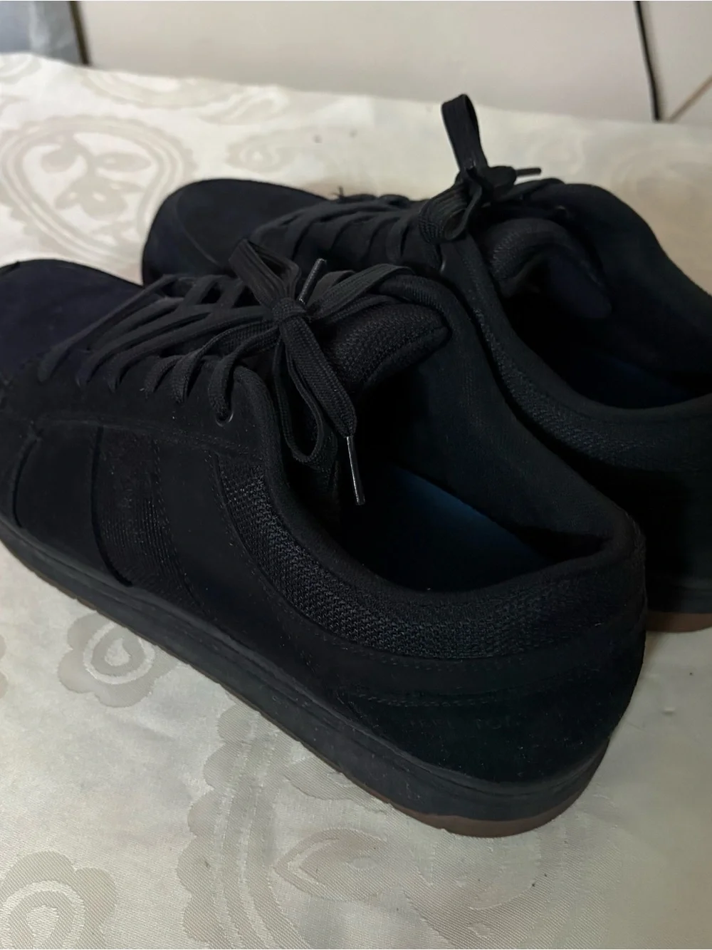 Brahma men’s Grate 11 steel toe work shoe featuring a black suede design size 12